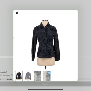 Analog Black Blazer with Fitted Silhouette and Textured Fabric